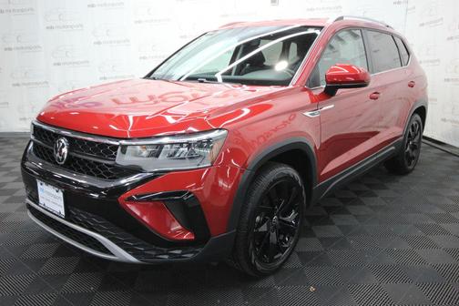 Kings Red 2022 Volkswagen Taos 1.5T SE