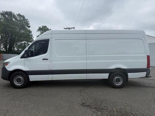 Arctic White 2021 Mercedes-Benz Sprinter 2500 170 WB