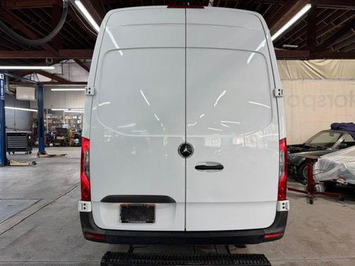 Arctic White 2021 Mercedes-Benz Sprinter 2500 170 WB