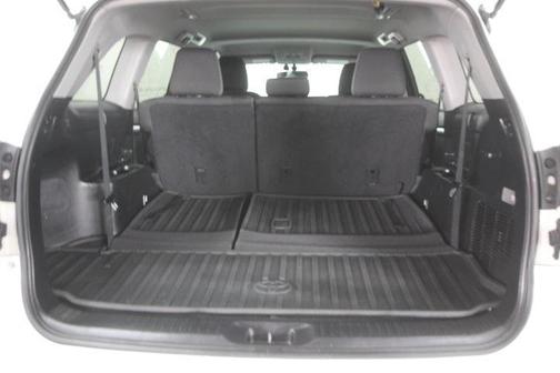 2016 Toyota Highlander LE