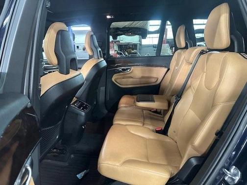 2016 Volvo XC90 T6 Momentum