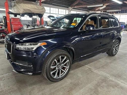 2016 Volvo XC90 T6 Momentum