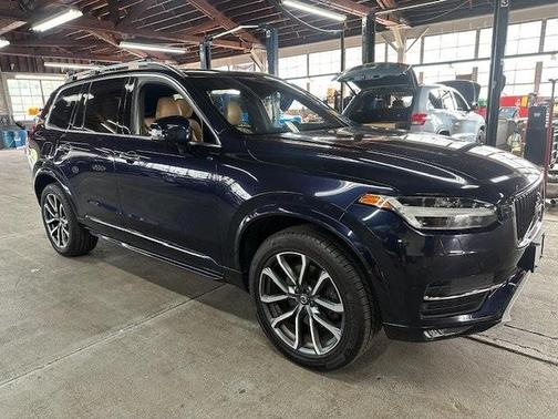 2016 Volvo XC90 T6 Momentum