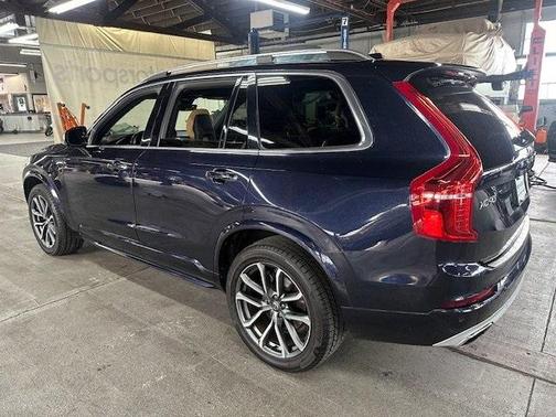 2016 Volvo XC90 T6 Momentum