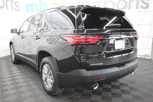 Mosaic Black Metallic 2023 Chevrolet Traverse LT Cloth