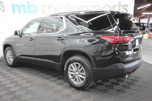 Mosaic Black Metallic 2023 Chevrolet Traverse LT Cloth
