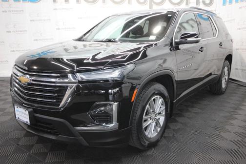 Mosaic Black Metallic 2023 Chevrolet Traverse LT Cloth