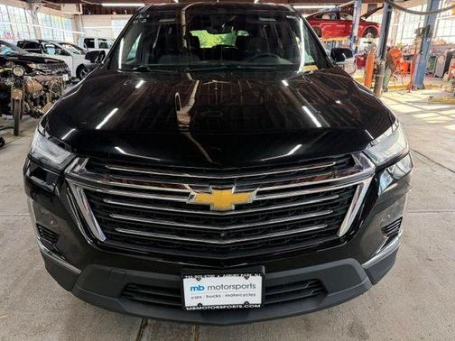 Mosaic Black Metallic 2023 Chevrolet Traverse LT Cloth