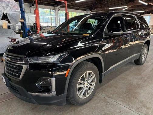 Mosaic Black Metallic 2023 Chevrolet Traverse LT Cloth