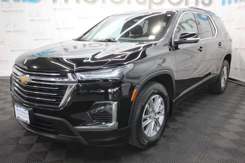 Mosaic Black Metallic 2023 Chevrolet Traverse LT Cloth