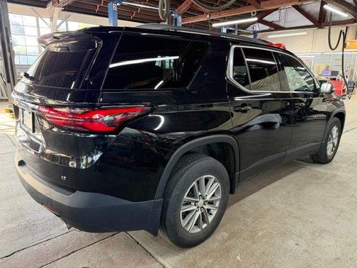 Mosaic Black Metallic 2023 Chevrolet Traverse LT Cloth