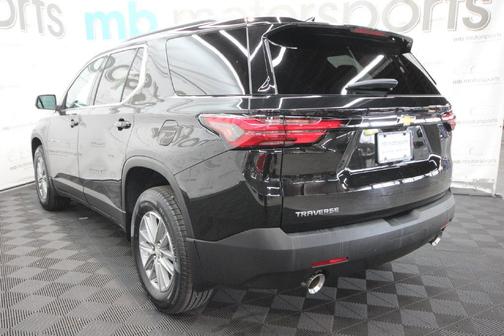 Mosaic Black Metallic 2023 Chevrolet Traverse LT Cloth