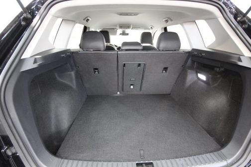 Deep Black Pearl Effect 2025 Volkswagen Taos 1.5T SE