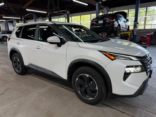 Pearl 2024 Nissan Rogue SV