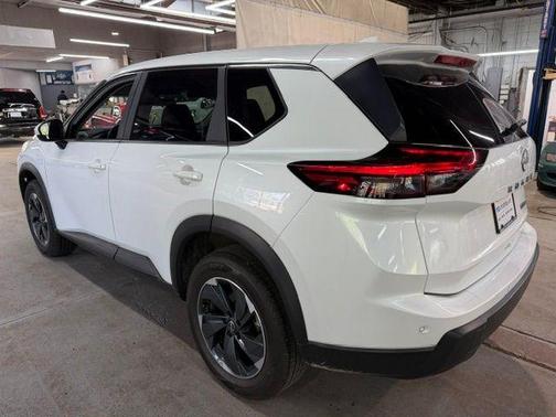 Pearl 2024 Nissan Rogue SV