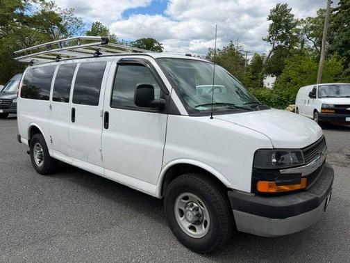 Summit White 2017 Chevrolet Express 2500 LT
