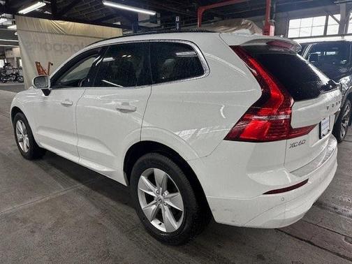 2022 Volvo XC60 B5 Momentum