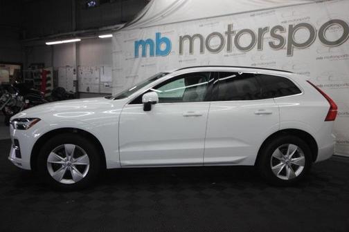 2022 Volvo XC60 B5 Momentum