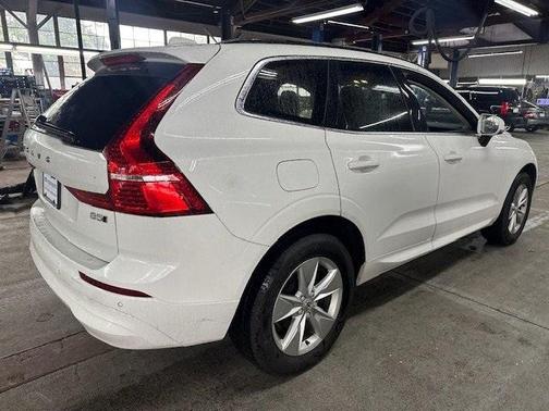 2022 Volvo XC60 B5 Momentum