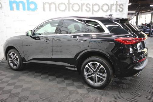 Mythos Black Metallic 2025 Audi Q5 2.0T quattro Premium