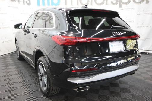 Mythos Black Metallic 2025 Audi Q5 2.0T quattro Premium