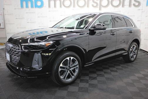 Mythos Black Metallic 2025 Audi Q5 2.0T quattro Premium