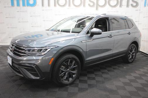 Platinum Gray Metallic 2024 Volkswagen Tiguan 2.0T SE