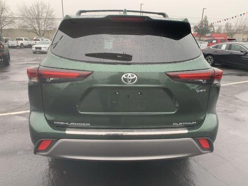 2025 Toyota Highlander Hybrid Platinum