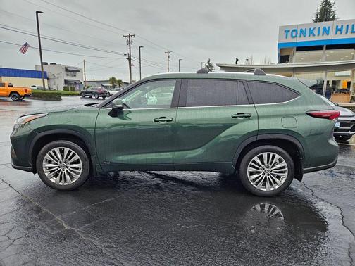2025 Toyota Highlander Hybrid Platinum