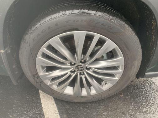 2025 Toyota Highlander Hybrid Platinum