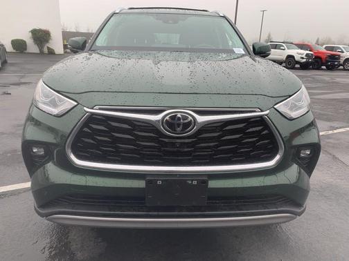 2025 Toyota Highlander Hybrid Platinum