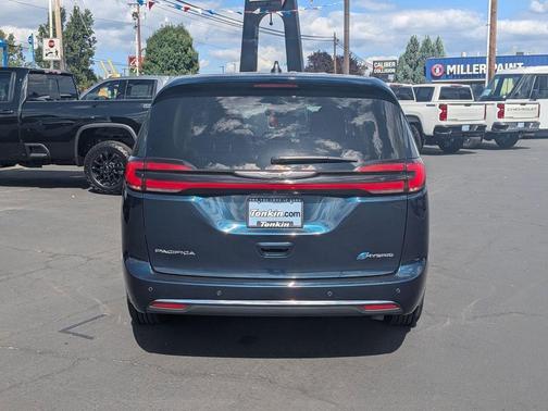 2023 Chrysler Pacifica Hybrid Touring L