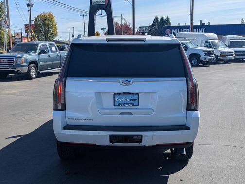2017 Cadillac Escalade Luxury