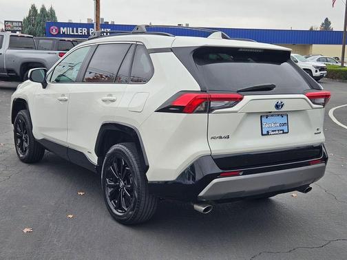 2022 Toyota RAV4 Hybrid SE