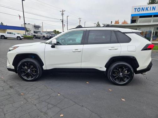 2022 Toyota RAV4 Hybrid SE