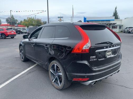 2016 Volvo XC60 T6 Drive-E R-Design