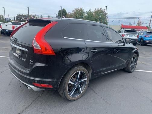 2016 Volvo XC60 T6 Drive-E R-Design