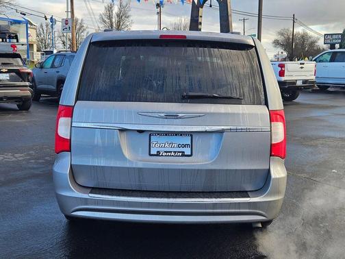 2014 Chrysler Town & Country Touring
