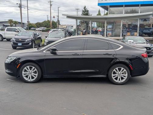 2016 Chrysler 200 LX