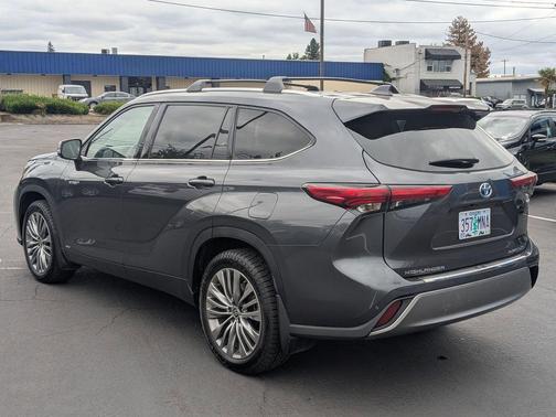 2021 Toyota Highlander Hybrid Platinum