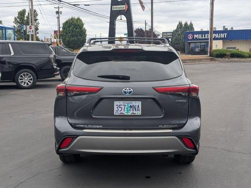 2021 Toyota Highlander Hybrid Platinum