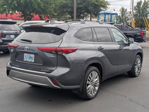 2021 Toyota Highlander Hybrid Platinum
