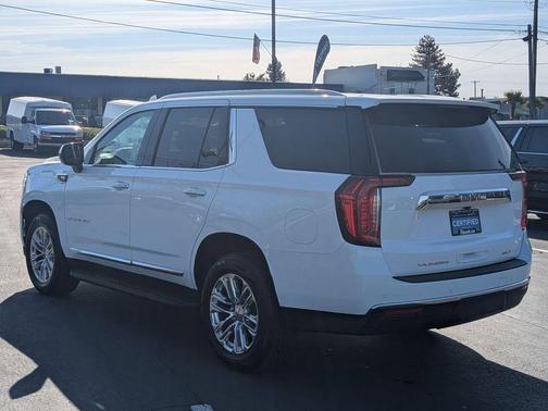 2023 GMC Yukon SLT
