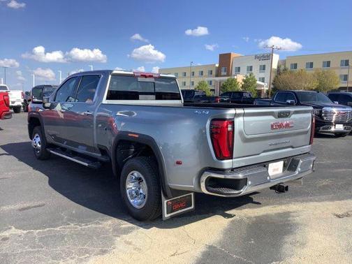 2026 GMC Sierra 3500 SLT