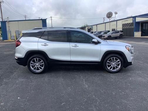 Quicksilver Metallic 2022 GMC Terrain SLT