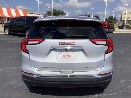 Quicksilver Metallic 2022 GMC Terrain SLT