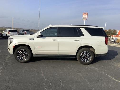 2023 GMC Yukon 4WD AT4