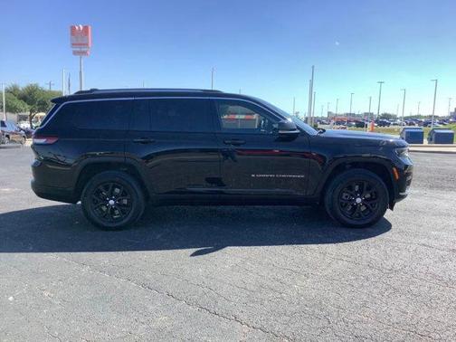 Diamond Black Crystal Pearlcoat 2023 Jeep Grand Cherokee L Limited