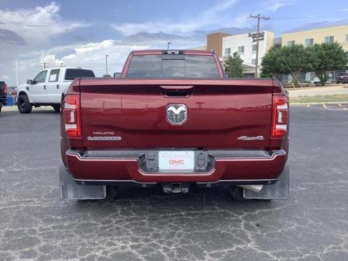 2024 RAM 3500 Laramie Crew Cab 4x4 8' Box