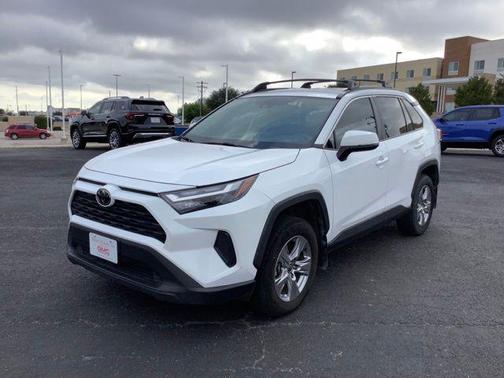 2022 Toyota RAV4 XLE